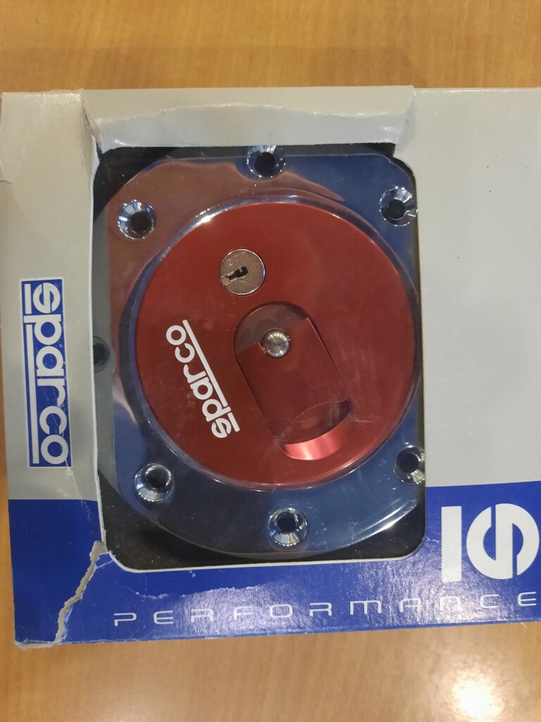 Крышка бензобака с замком