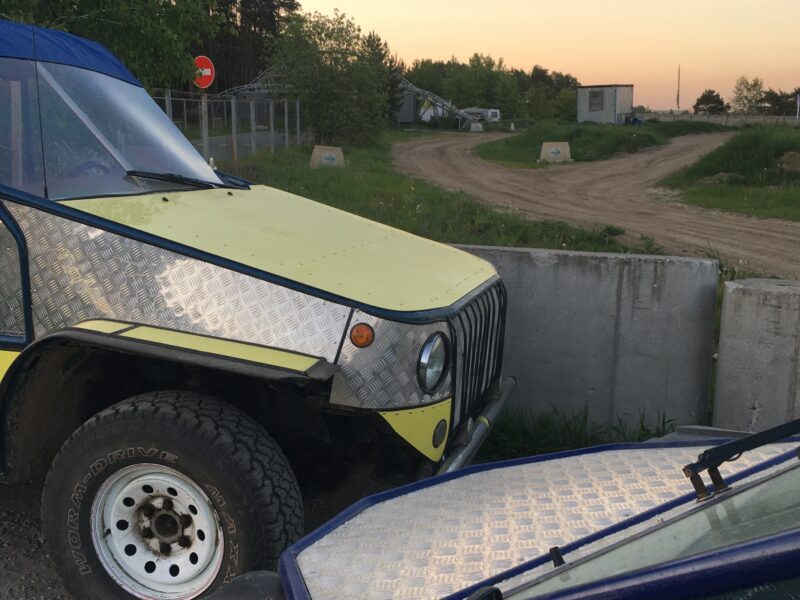 300 л.с.